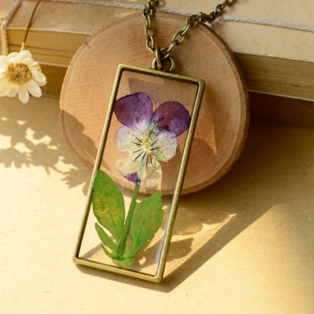 FREE SHIPPING- Pressed Flower Pendant 🌸 ~